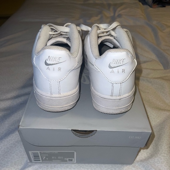 Air Force 1 (GS) - Picture 4 of 6